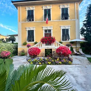 lucca-in-villa-san-donato.it-tuscanyhotel.com/